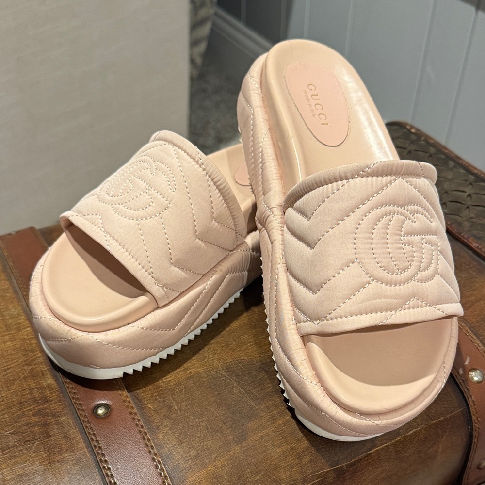 Gucci Women's Pink Slide Sandals